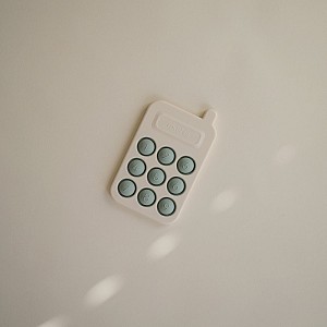 Mushie Speeltje Pop It Telefoon - Cambridge Blue